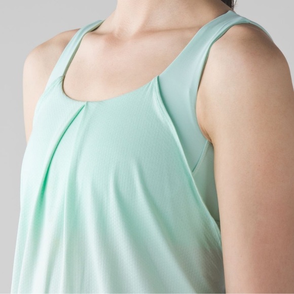 Lululemon athletica top size 10 w/ build in bra & removable cup inserts - Picture 5 of 17